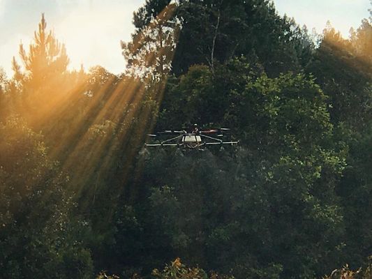 Drones de pulvérisation de cultures sûrs M8APRO Télécommande pour la pulvérisation de pesticides