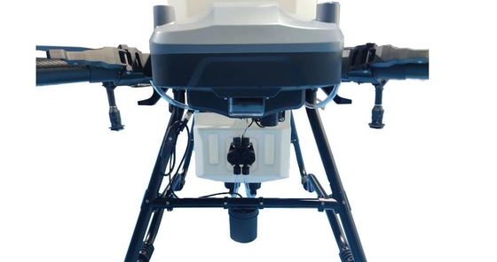 Drone domestique à connexion interne à fil pour une protection accrue des cultures et une lutte contre les incendies