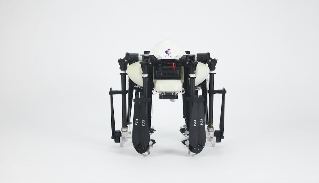 Drone de pulvérisation agricole à grande échelle avec installation d'étiquettes autoadhésives