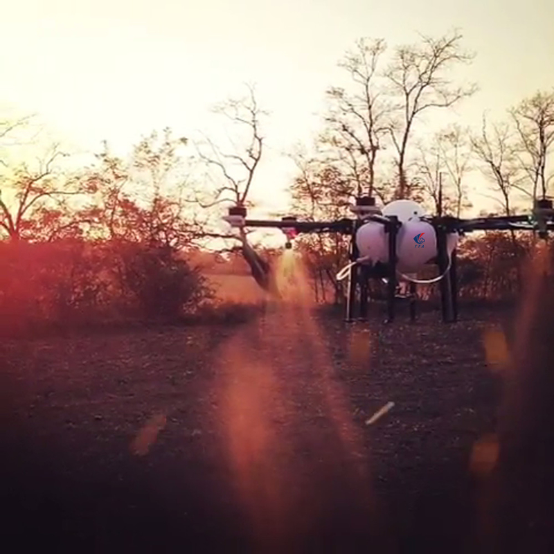 M6E 10L Drone de pulvérisation agricole X6 Système d'alimentation à 6 axes avec connexion interne à filetage