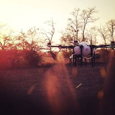 20 kg Agriculture Drone pulvérisateur d'engrais Uav Plane pliable